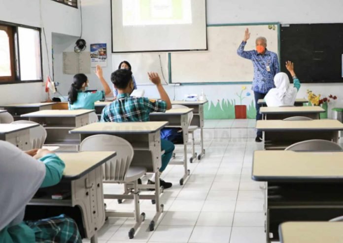 1 Uji Coba Sekolah Tatap Muka Dilakukan Terbatas
