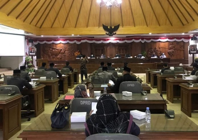 DPRD Rembang Telah Setujui Raperda APBD 2020 DPRD REMBANG TELAH SETUJUI RAPERDA APBD 2020