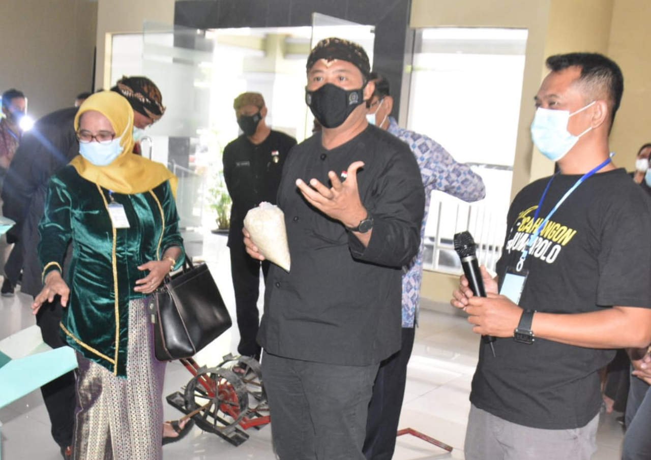 GELANG LARON, MUDAHKAN DINKES PANTAU PASIEN ISOMAN COVID-19