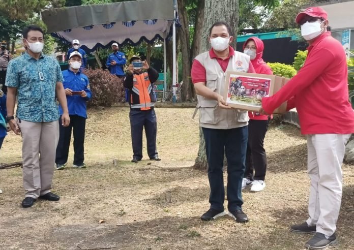 450 Paket Sembako Disalurkan di Ambarawa 450 PAKET SEMBAKO DISALURKAN DI AMBARAWA