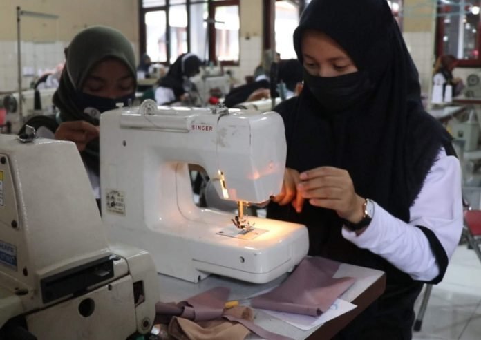 112 Tenaga Kerja Siap Pakai Ikuti Pelatihan Dinperinaker Temanggung 112 TENAGA KERJA SIAP PAKAI IKUTI PELATIHAN DINPERINAKER TEMANGGUNG
