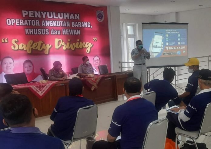 Kendaraan dengan Kapasitas Berlebih Akan Diberikan Sanksi Tegas Kendaraan dengan Kapasitas Berlebih Akan Diberikan Sanksi Tegas