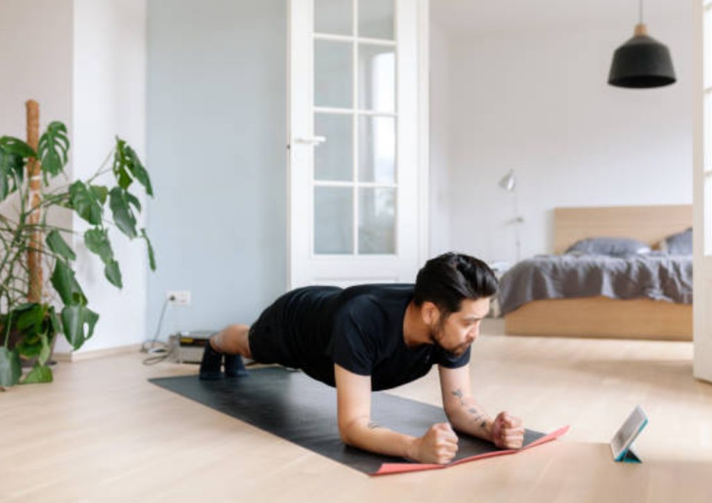 Gerakan Plank Bermanfaat Perbaiki Postur Tubuh