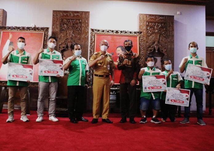 Bupati Jepara Janjikan Beri Bonus Pada Atlet Peraih Medali di Peparnas Papua Bupati Jepara Janjikan Beri Bonus Pada Atlet Peraih Medali di Peparnas Papua