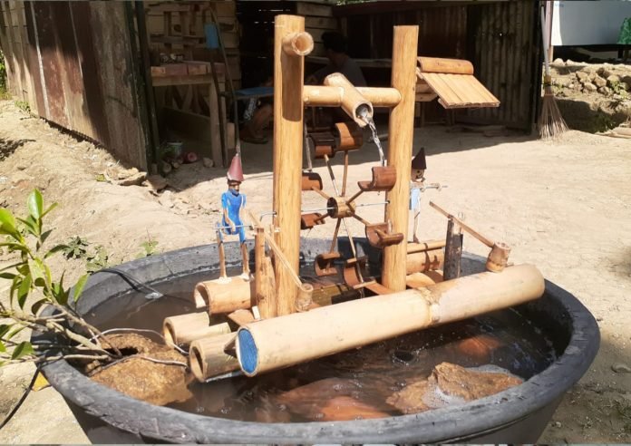 Suvenir Miniatur Kincir Air Diminati Wisatawan di Objek Wisata Blora Suvenir Miniatur Kincir Air Diminati Wisatawan di Objek Wisata Blora