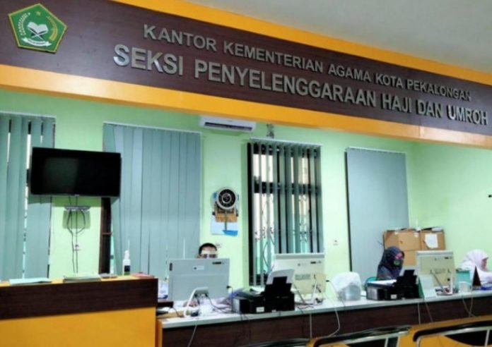 Ratusan Calon Jemaah Umroh Belum Diizinkan Berangkat Ratusan Calon Jemaah Umroh Belum Diizinkan Berangkat