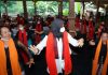 3 Meastro Tari Gandrung Mengajar Anak-Anak Muda di Kampung Banyuwangi