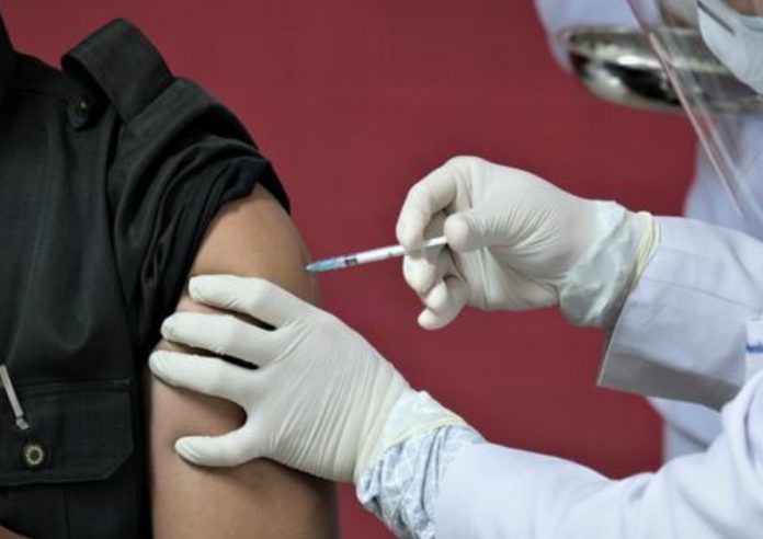 Kemenkes Buka Opsi Vaksinasi Booster Setengah Dosis