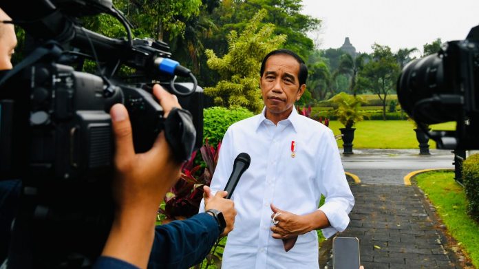 Jokowi Imbau Calon Pemudik Wajib Vaksin Booster