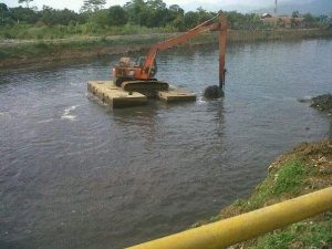 Foto: Ilustrasi pengerukan sungai silugonggo (Sumber: VIND/Suryamedia)