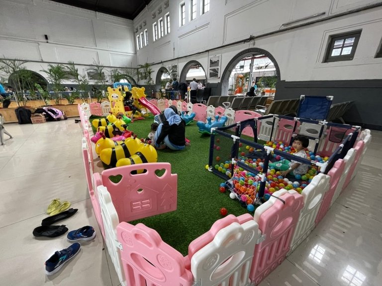 Tempat Bermain Anak Disiapkan di Stasiun KA Jarak Jauh