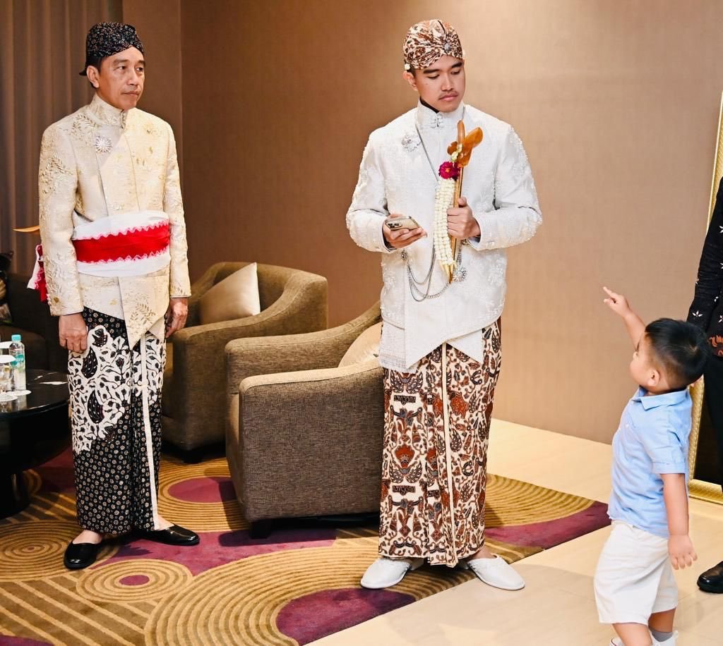 Foto: Al Nahyan bersama Kaesang dan Jokowi (Sumber: Twitter)